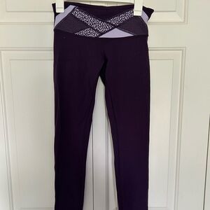 SIZE 6 LULULEMON PURPLE REVERSIBLE LEGGINGS